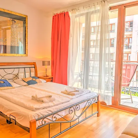 Aparthotel Center *